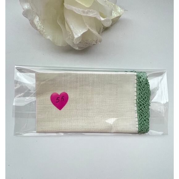 Vintage White Embroidered Boarder Hankie - Picture 6 of 6